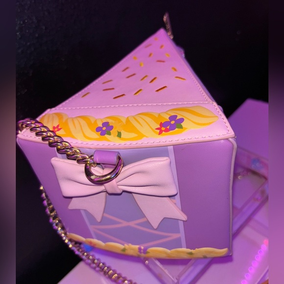 Disney Rapunzel Loungefly Cake crossbody bag - Picture 5 of 5